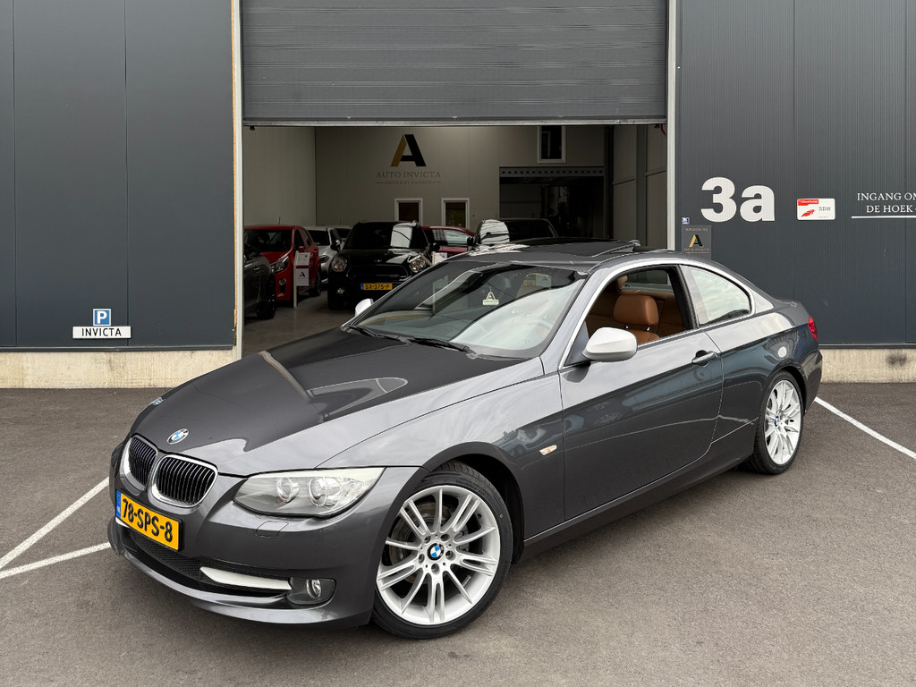 BMW 3 Serie E92 320I Corporate Lease Mineralgrey Edition 53295697-0.jpg | Auto Invicta